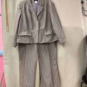 Roma vestimenta 2 piece suit in great condition size 18w